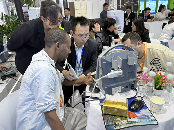 守護(hù)骨骼健康——雙能X射線與超聲骨密度儀的全面解決方案